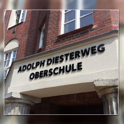 Außenwerbung mit unbeleuchtete-Buchstaben - Adolph Diesterweg Oberschule